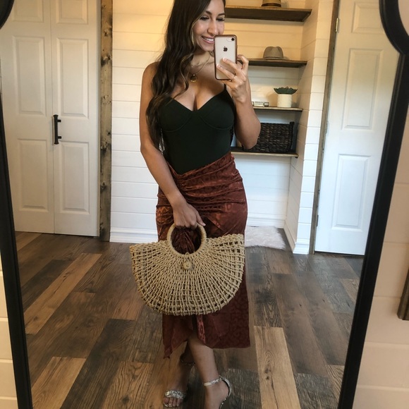 New!! Boho Woven moon shaped bag - Picture 4 of 13